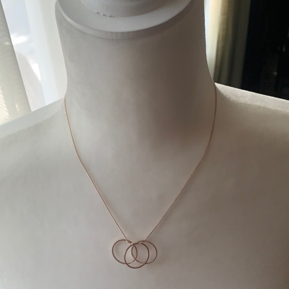 Icing, Necklace